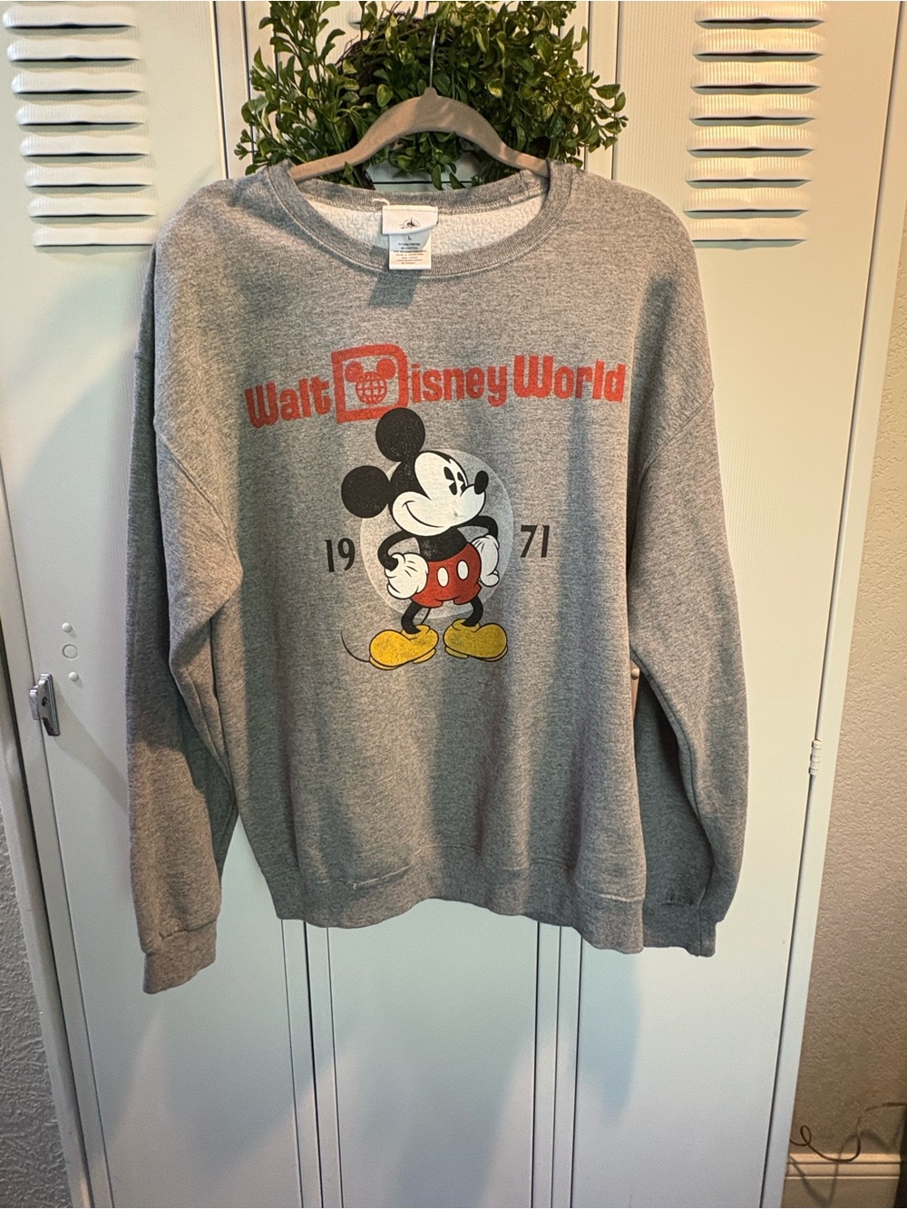 Sz Lg Disney World grey Mickey Mouse sweatshirt